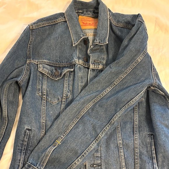 Levi's denim blue trucker jacket - Picture 1 of 3